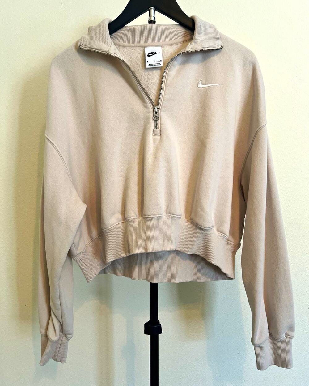 Nike Women’s Cropped Beige Fleece 1/4 Zip Mock Neck Pullover Sweatshirt Size M